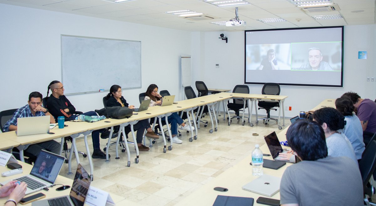 El pasado miércoles <a href="/MariethaPrz/">Aquella Marietha</a> nos platicó los avances de su tesis doctoral “Cómo las redes interpersonales moldean el voto inválido”. Con ello, concluimos el Seminario de Política y Gobierno este primer semestre de 2025.

Nos vemos el próximo semestre en el Seminario.