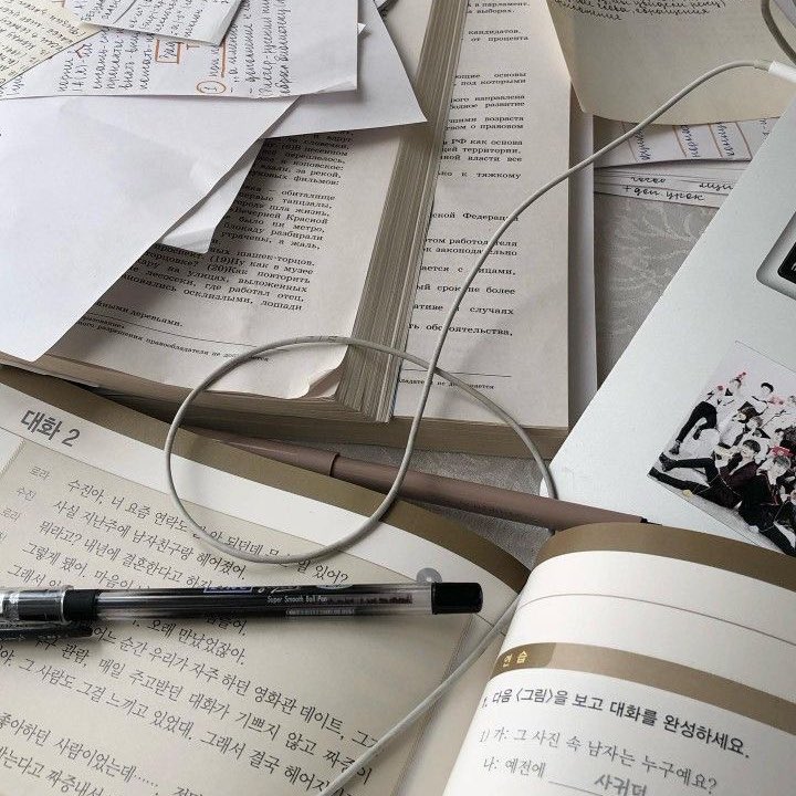 🗯️ . . . hello! looking for #studytwt moots 🩵

⌗ '07, she/her, filo
⌗ incoming accountancy freshman
⌗ restarting, not new to studytwt

interact with this tweet to be mutuals, likes and retweets are highly appreciated!