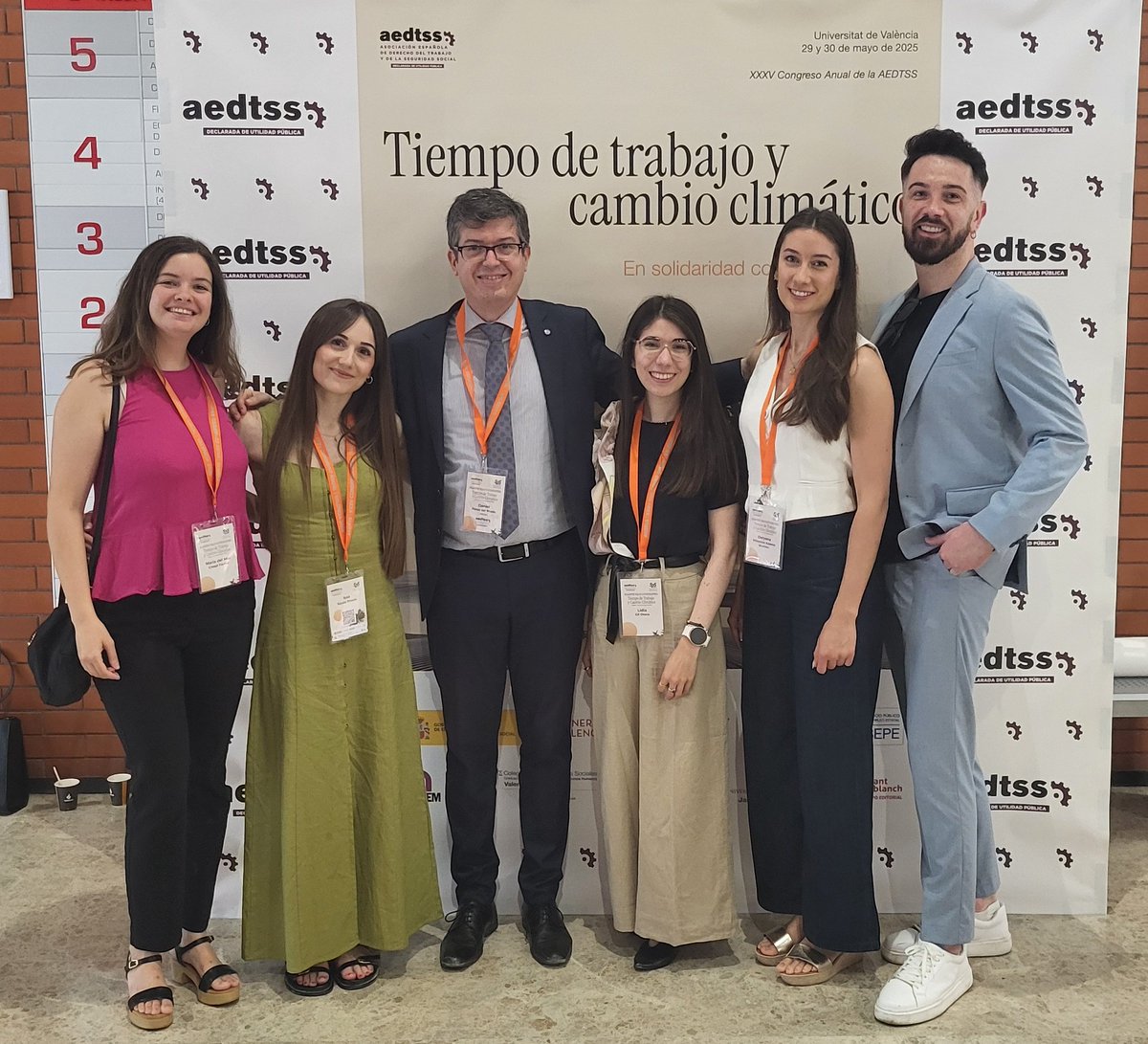 Faltan Talita y Raúl. También Carmen, Mari Carmen y Óscar. Todos y todas gente maravillosa y muy curranta que han transformado la comunicación de la <a href="/AEDTSS/">AEDTSS</a>. Gracias por todo en estos cuatro años y todo lo mejor para el futuro.

#alpiste