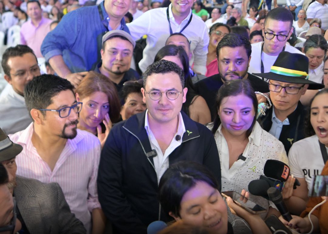 SAMUEL PÉREZ HABLA DEL PROPÓSITO DE SU NUEVO PARTIDO

“Con Raíces arreglaremos a Guatemala del mal gobierno de Semilla” dijo Samuel