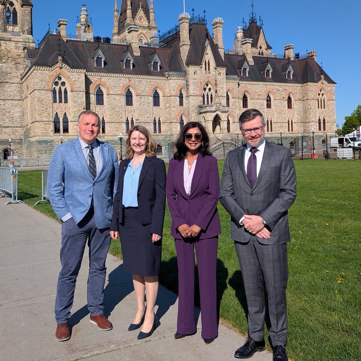 BizCouncilBC's tweet image. After attending more than 25 meetings in three days, the Western Business Coalition wrapped up our busy time in Ottawa. Our message to government was clear: the economy needs to be job one! Thank you to our coalition partners @BizCouncilAB, @bizcouncilmb, and @SaskChamber for…