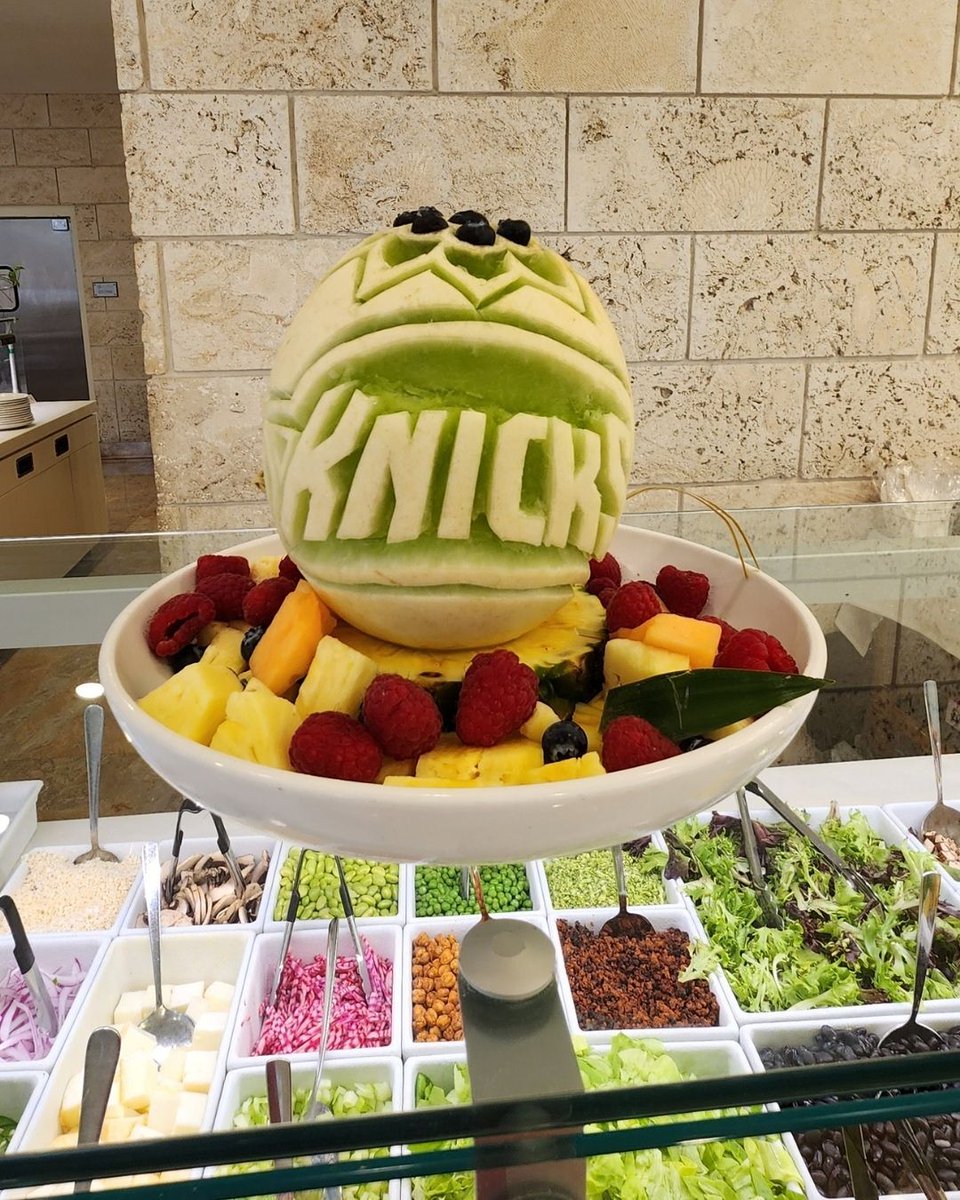 This honeydew masterpiece was hand-carved by Pritikin Chef for a cherished guest.
Did you know Honeydew is more than just a sweet treat—it’s hydrating, rich in vitamin C, and a great source of potassium to support heart health and muscle function