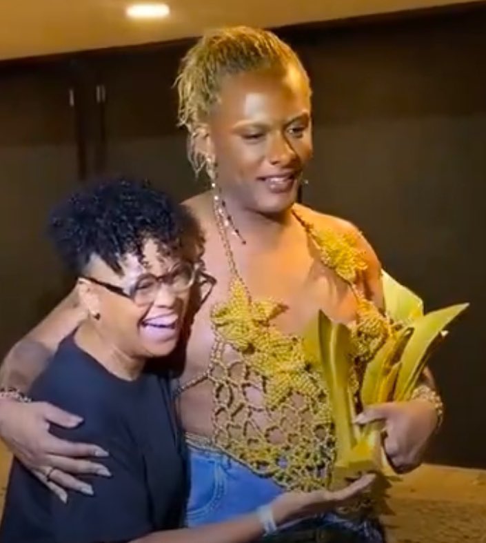 já q a Taylor comprou as masters com o dinheiro da the eras elas são um pouco minhas tmb