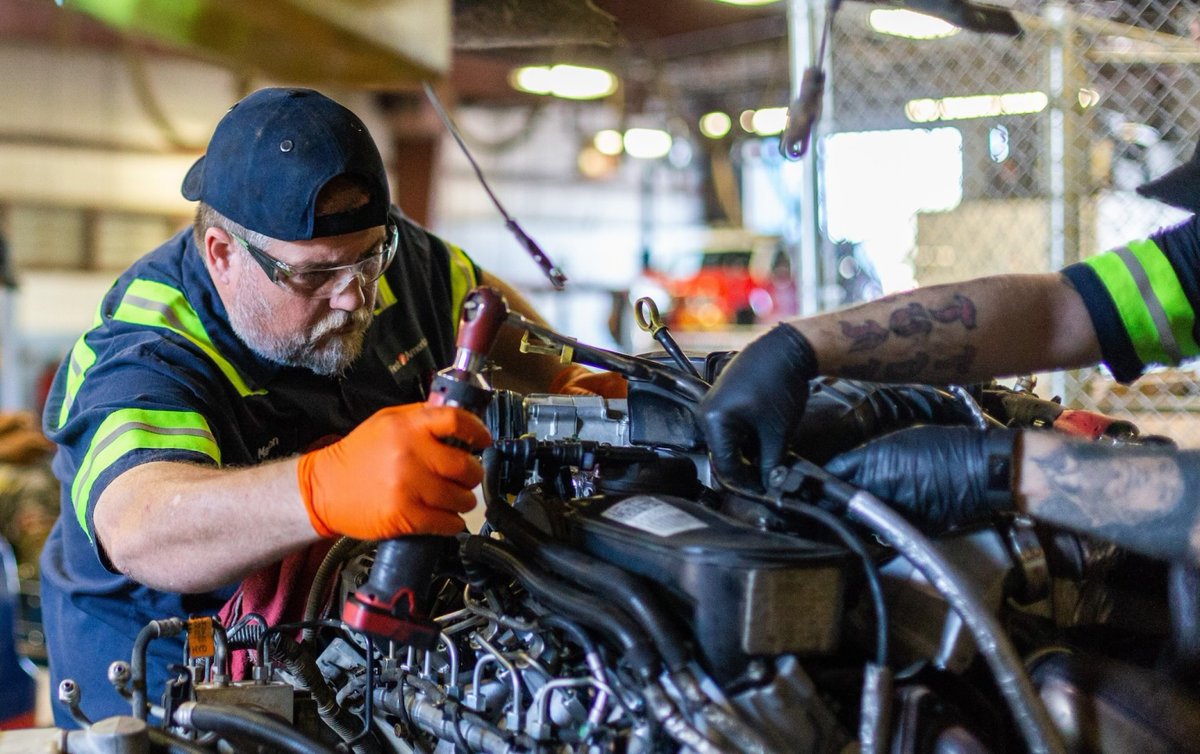SchoolTransportNews (@stnmagazine) on Twitter photo Advice From the Man Overseeing More Than 40K School Buses featuring <a href="/FirstStudentInc/">First Student</a> 's Todd Hawkins 🚌🚌🚌🚌
Read more here ➡️ zurl.co/URSCx Advice From the Man Overseeing More Than 40K School Buses featuring <a href="/FirstStudentInc/">First Student</a> 's Todd Hawkins 🚌🚌🚌🚌
Read more here ➡️ zurl.co/URSCx
