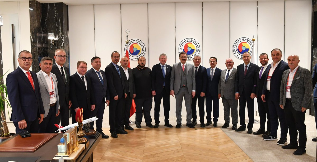 TOBB 81. Genel Kurulu kapsamında Ankara’da bulunan ATSO Meclis Başkanımız Ahmet Öztürk ve Yönetim Kurulu Sayman Üyemiz Murat Totoş ile TOBB Genel Kurul Delegelerimiz, Dünya Odalar Federasyonu Başkanı ve Türkiye Odalar ve Borsalar Birliği (TOBB) Başkanımız Rifat Hisarcıklıoğlu’nu