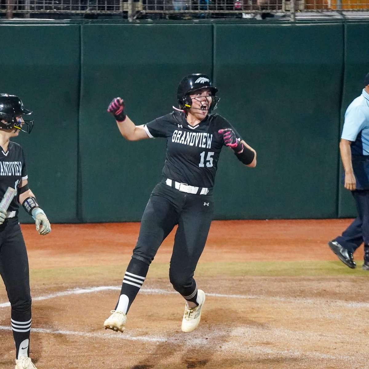 aubreenalley's tweet photo. STATE CHAMPIONS!! We did it!! 🖤🤍🩶#STC 
@KJH_2027 @GrafaKylie @KennaCollins28 @sj_mann2026 @MadiDoty20 @ICNationalSoliz @ICNTLSoliz18U @Grandview_athl @Gosset41 @GMsportsmedia1 @uiltexas https://t.co/pqTDwv8sWk