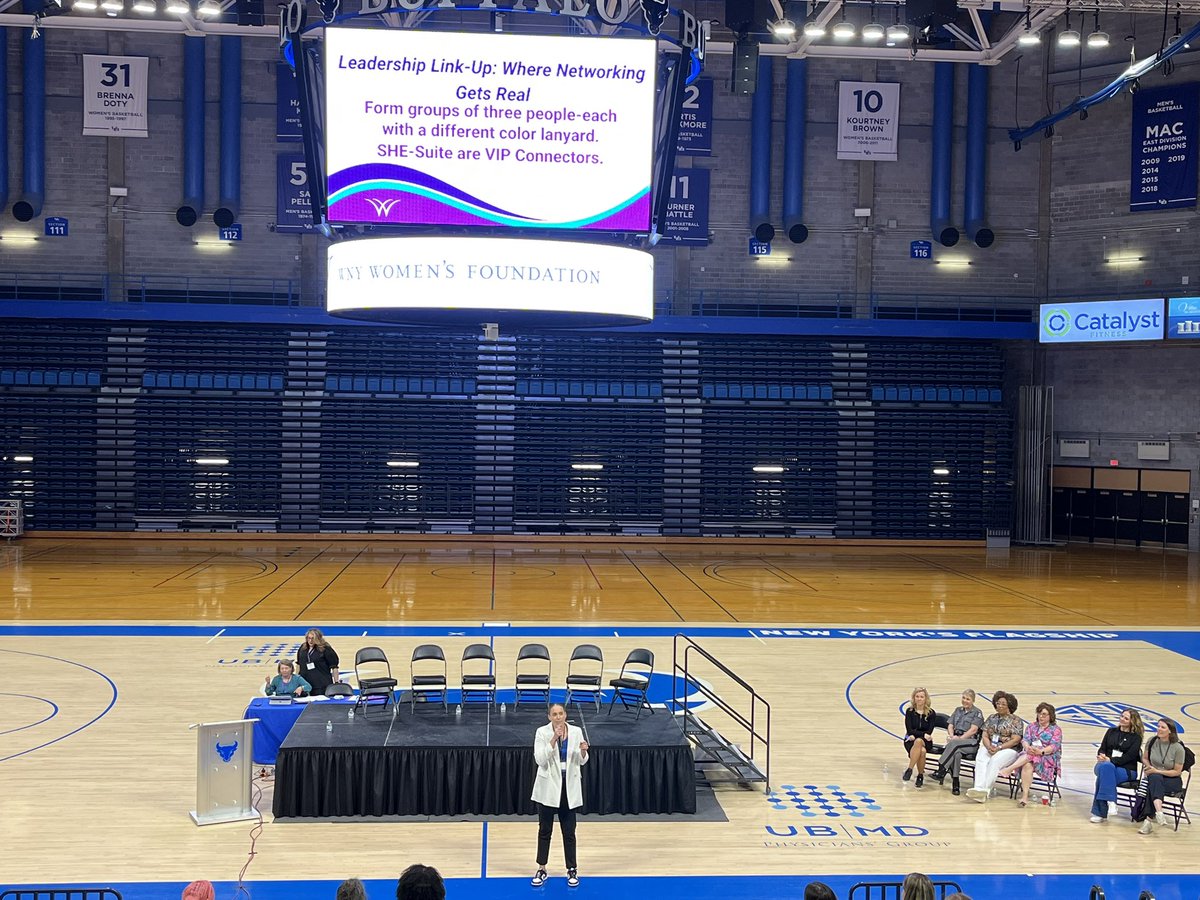Head Coach Kristen Sharkey addresses the crowd at the WNY Women’s Foundation Leadership Summit

Great energy in Alumni Arena and we can’t wait to see everyone back in the stands soon 🤘

#UBhornsUP