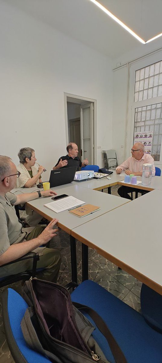 Fèlix Alonso Cantorné 🔻 (@alonsocantorne) on Twitter photo Reunió de treball profitosa i aclaridora de la problemàtica ferroviara amb la gent de la Plataforma Salvem el Tren de l’Empordà a Figueres. Defensar els trens i la mobilitat col·lectiva, pública i sostenible és fer les ciutats més amables. Gràcies per aprendre al vostre costat. Reunió de treball profitosa i aclaridora de la problemàtica ferroviara amb la gent de la Plataforma Salvem el Tren de l’Empordà a Figueres. Defensar els trens i la mobilitat col·lectiva, pública i sostenible és fer les ciutats més amables. Gràcies per aprendre al vostre costat.