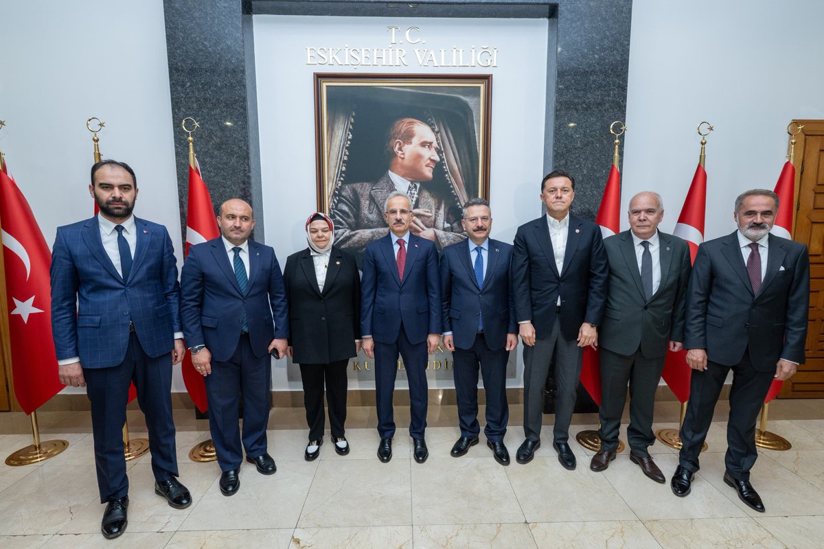 Ulaştırma ve Altyapı Bakanımız Sayın Abdulkadir Uraloğlu’nun Eskişehir programlarına eşlik ettik.

Şehrimizin ulaşım altyapısına değer katacak Eskişehir Organize Sanayi Bölgemizi Hasanbey Lojistik Merkezi’ne bağlayacak demiryolu hattının temelini hep birlikte attık.

Nazik