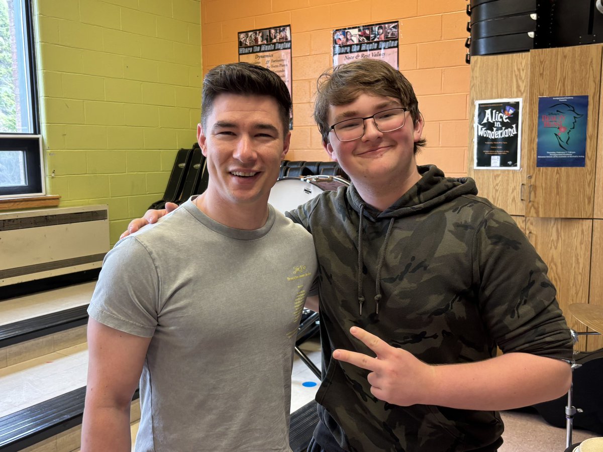 Amalgamated_NL's tweet photo. Thanks Jacob Lewis for spending time with our Idols today. 2005 and 2025 Amalgamated Idol winners pictured together:) @NLSchoolsCA @Town_BayRoberts https://t.co/RIRzeGqQfJ