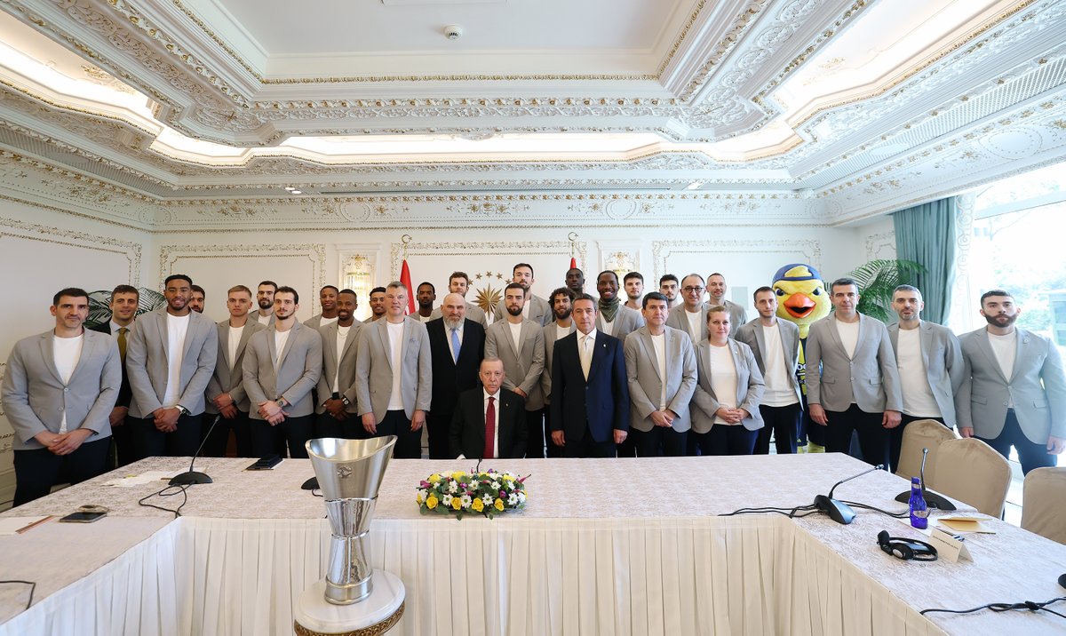 Recep Tayyip Erdoğan (@rterdogan) on Twitter photo Türk Hava Yolları Avrupa Ligi Dörtlü Finali’nde önce son şampiyon Panathinaikos’u, ardından final müsabakasında Monaco’yu mağlup ederek Avrupa Şampiyonu olan <a href="/FBBasketbol/">Fenerbahçe Beko</a> takımımızla bir araya gelmekten memnuniyet duydum. Türk Hava Yolları Avrupa Ligi Dörtlü Finali’nde önce son şampiyon Panathinaikos’u, ardından final müsabakasında Monaco’yu mağlup ederek Avrupa Şampiyonu olan <a href="/FBBasketbol/">Fenerbahçe Beko</a> takımımızla bir araya gelmekten memnuniyet duydum.
