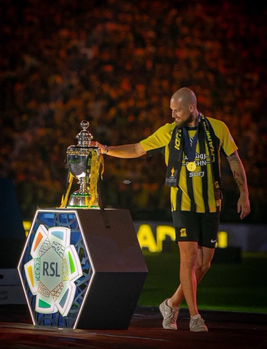 سيكتب لك في صفحات تاريخ #الاتحاد أنك ضحيت من أجل اللعب في هذه الليلة 

هذه بطولتك التي اعدتنا فيها من خسارة محتمة الى انتصار و تأهل ضد الهلال 

هذه ملحمتك و ليلة انصاف لك من هذه البطولة لما قدمت يا سور بلغراد الشاهق و العظيم 

بمشيئة الله ستحتضن الكأس الغالية و تلحقها مع الدوري