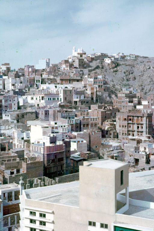 Aziz_ghunaim7's tweet image. صور التقطت في مكة المكرمة ، يظهر فيها مسجد بلال في اعلى جبل ابي قبيس
التقطت الصور بعام ١٩٦٣ م خلال زيارة الرئيس السنغافوري يوسف بن إسحاق وحرمه للحج
المصدر : الارشيف الوطني السنغافوري