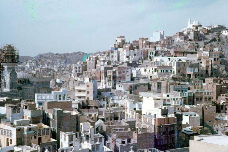 Aziz_ghunaim7's tweet image. صور التقطت في مكة المكرمة ، يظهر فيها مسجد بلال في اعلى جبل ابي قبيس
التقطت الصور بعام ١٩٦٣ م خلال زيارة الرئيس السنغافوري يوسف بن إسحاق وحرمه للحج
المصدر : الارشيف الوطني السنغافوري