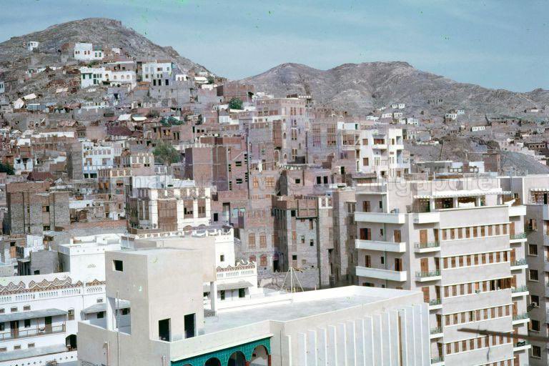 Aziz_ghunaim7's tweet image. صور التقطت في مكة المكرمة ، يظهر فيها مسجد بلال في اعلى جبل ابي قبيس
التقطت الصور بعام ١٩٦٣ م خلال زيارة الرئيس السنغافوري يوسف بن إسحاق وحرمه للحج
المصدر : الارشيف الوطني السنغافوري
