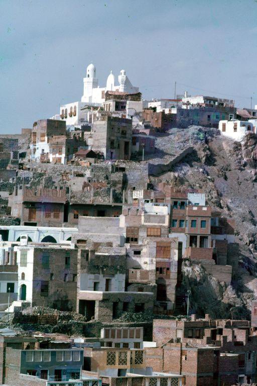 Aziz_ghunaim7's tweet image. صور التقطت في مكة المكرمة ، يظهر فيها مسجد بلال في اعلى جبل ابي قبيس
التقطت الصور بعام ١٩٦٣ م خلال زيارة الرئيس السنغافوري يوسف بن إسحاق وحرمه للحج
المصدر : الارشيف الوطني السنغافوري