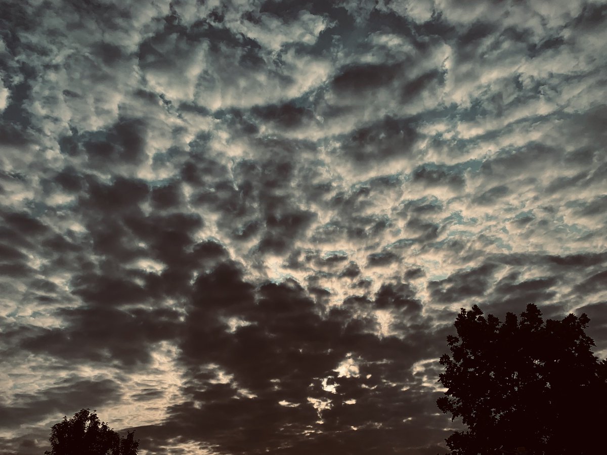 justachick99's tweet photo. #FlashbackFriday #TGIF 
Different cloud pictures over the last few years https://t.co/W27S2VxrIs