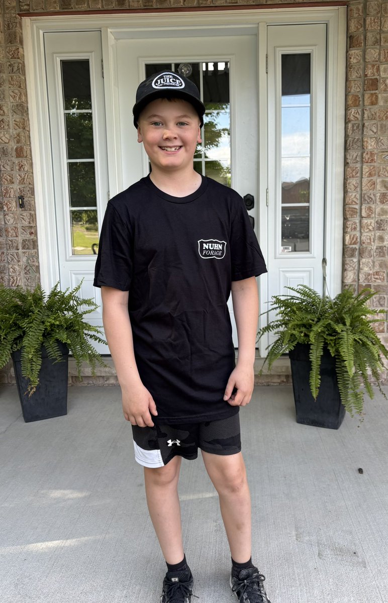 NuhnForage's tweet image. It’s future career day at school - Future juice salesman and employee at Nuhn Forage!
