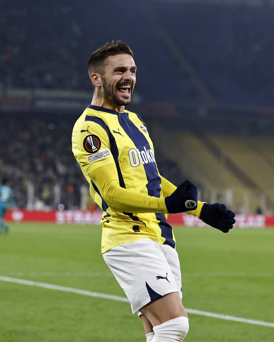 ajansfenercom's tweet photo. Fenerbahçe’den bir Dusan Tadic geçti!

⚔️ 109 maç
⚽️ 29 gol
🅰️ 35 asist https://t.co/ti0D8tYx1p