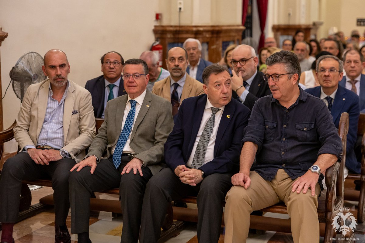 ⚫ A la Solemne Misa de ayer asistieron las queridas hermandades del Viernes Santo, con quienes mantuvimos posteriormente una convivencia en nuestras dependencias.

Un encuentro fraternos con estas corporaciones, las que tuvimos muy presentes en nuestra peregrinación a Roma.