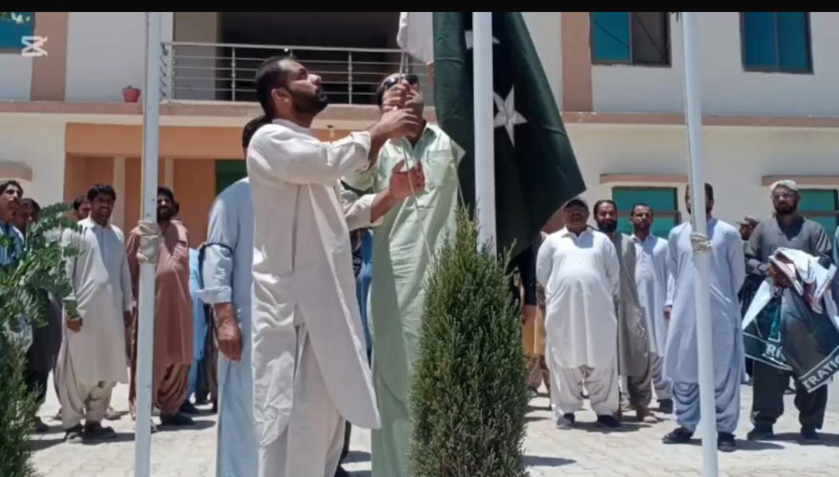 ADC ریونیو کے عہدے پر ہونے کے باجود آج جب سوراب میں فتنہ الہند BLA کے دہشت گردوں نے بازار میں عورتوں اور بچوں پر گولیاں برسانی شروع کیں تو ہدایت اللہ بلیدی نے بلوچ روایات اور ہمت کی پاسداری کرتے ہوئے ریاست پاکستان کے تحفظ کے عہد کی تکمیل کرتے ہوئے جان قربان کر دی۔ اللہ تعالیٰ ان