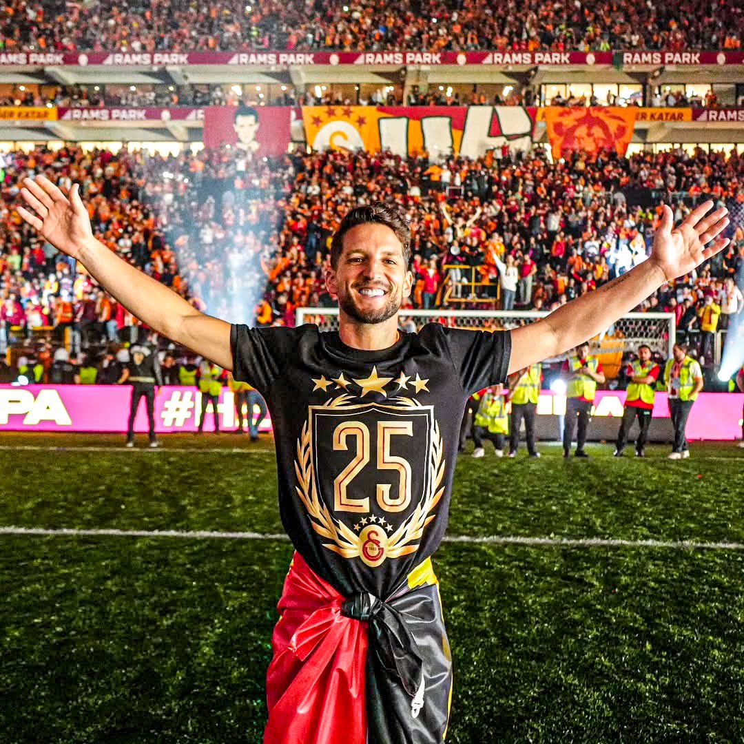 Son maç, son gol… 

Dries Mertens gururla sunar. 🙌🏼