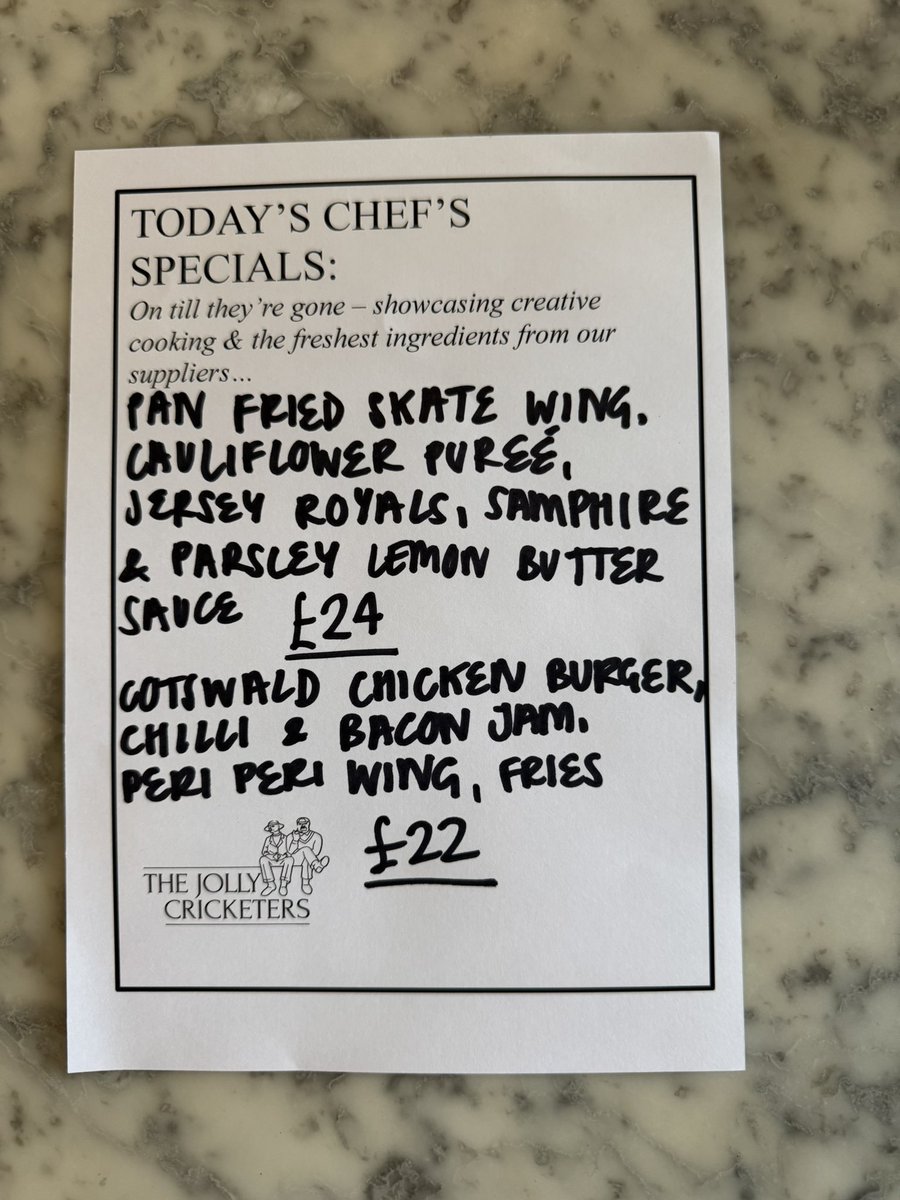 Spaces for Dinner this evening ✨
Give the Landlord a call to book 
Tel:01494 676308
 #Beaconsfield #Uxbridge #Amersham