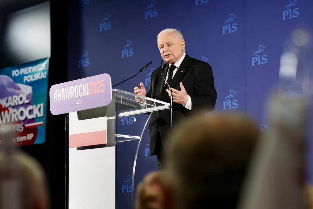 💬 Prezes PiS J. Kaczyński <a href="/OficjalnyJK/">Jarosław Kaczyński</a>: Jak wygląda teraz w Polsce wolność? Wolność jest już dzisiaj ograniczana. Za wszelką cenę chcą zastraszyć społeczeństwo. Oni łamią nieustannie Konstytucję i jestem wdzięczny prezydentowi Andrzejowi Dudzie, że o tym mówi. W Polsce