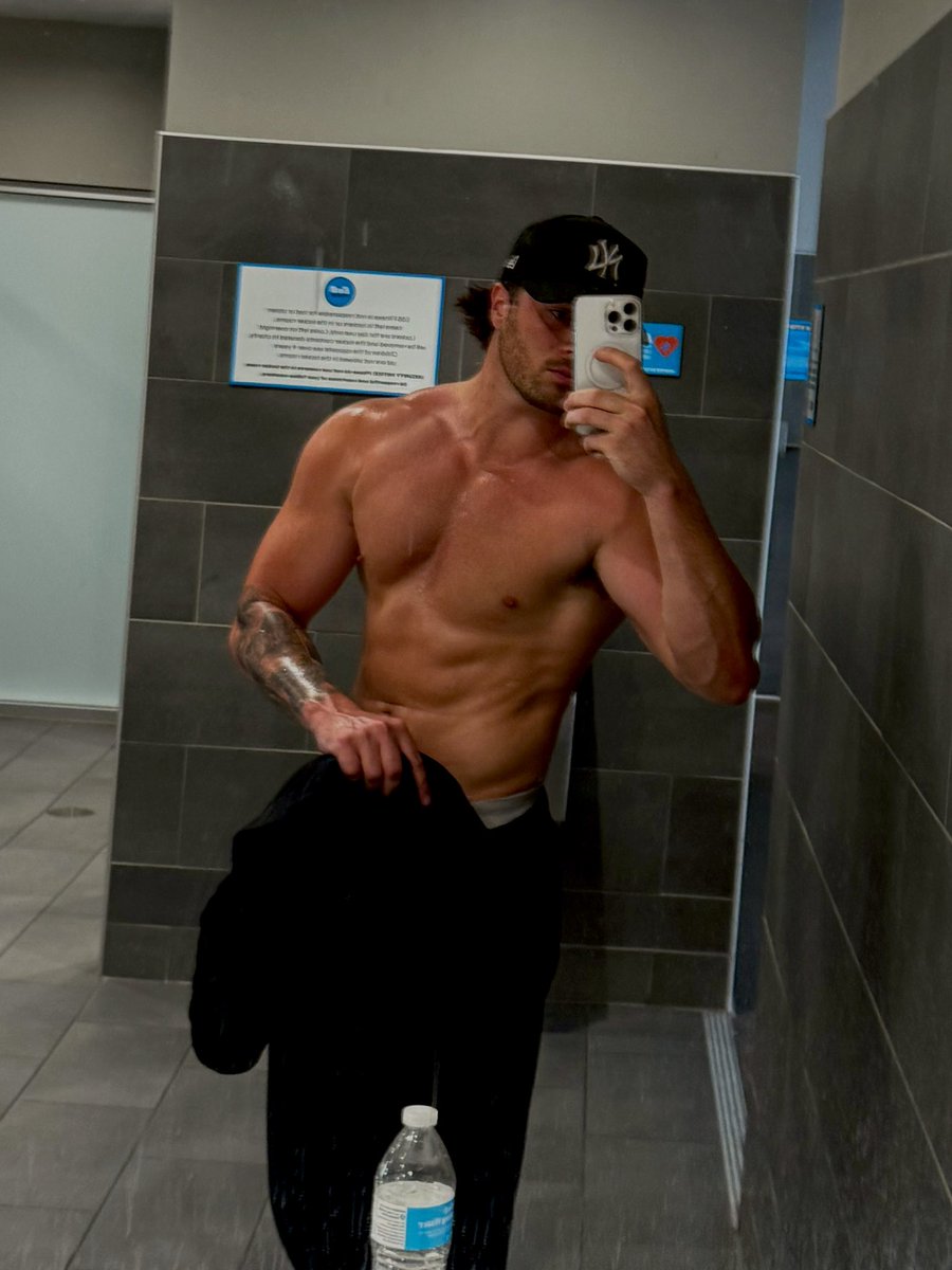 Tyler Nolan tweet media