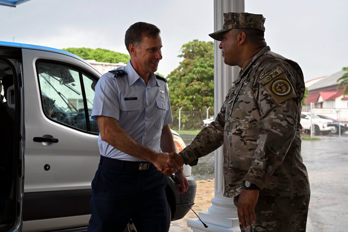 AFSOUTH's tweet image. Maj. Gen. David Mineau made his first official visit to Panama, meeting with #SENAN leadership, including Director General Luis De Gracia.
The visit reaffirms U.S. commitment to deepening strategic partnership with Panama—built on trust, shared values & regional security. 🇺🇸🤝🇵🇦