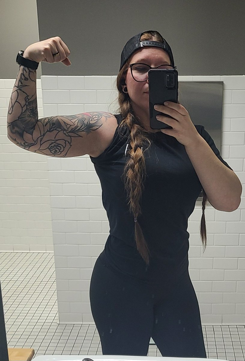 JessTheMess tweet media