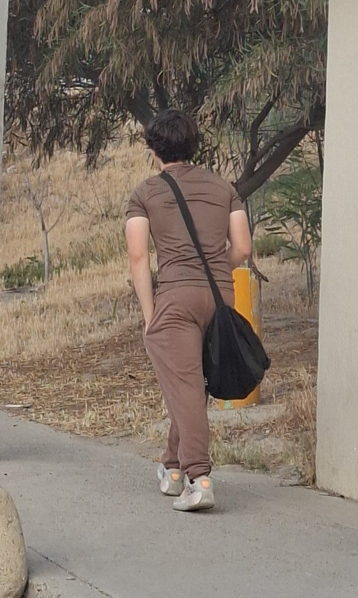Ch1c0sD3L4C4ll3's tweet photo. Unas nalgadas correctivas si se porta mal el niño. #ChicoDLCalle #StreetBoy #RealBoy #Paparazzi desde #Tijuana #BajaCalifornia #México 1/2 https://t.co/8Ge7HerSn6