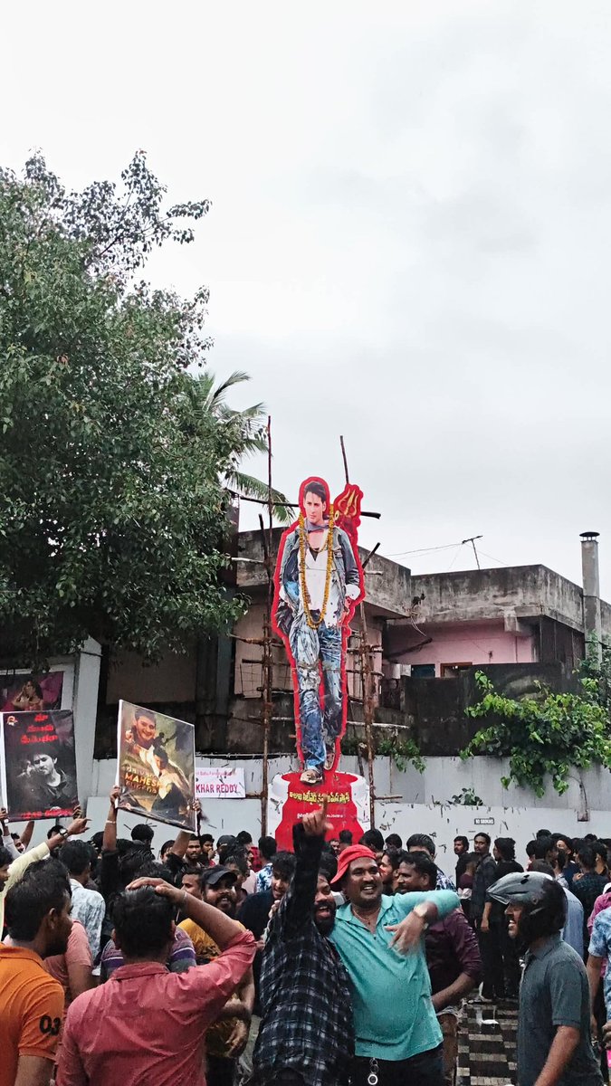 Athaduuuu_'s tweet photo. Peak Theatrical Experience ππ₯
Niku kakapothe inkevariki chestam anna faninism π―π§ββοΈ
Love Youu My Heroo @urstrulyMahesh ππ¦
#khaleja4kvizag
#vizagdhfms https://t.co/dm0eHx3Cel