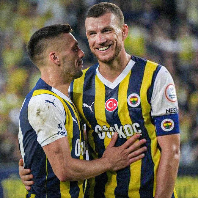 Edin Dzeko             |           Dusan Tadic

⚔️ 99 Maç              |           ⚔️ 109 Maç
⚽️ 46 Gol                |           ⚽️  29 Gol
🅰️ 14 Asist             |            🅰️ 32 Asist