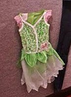 shynchila's tweet photo. @Diceretto E com "efeito" você quer dizer o que?
Roupa NENHUMA é convite pra toque, comentário ou olhares maldosos. Nessa mesma exposição tem fotos de roupas de crianças, idosas... Vai me dizer que um vestido infantil também causou um "efeito" no estuprador? 
https://t.co/ZR60GJO8KI https://t.co/MY6d26KLTf