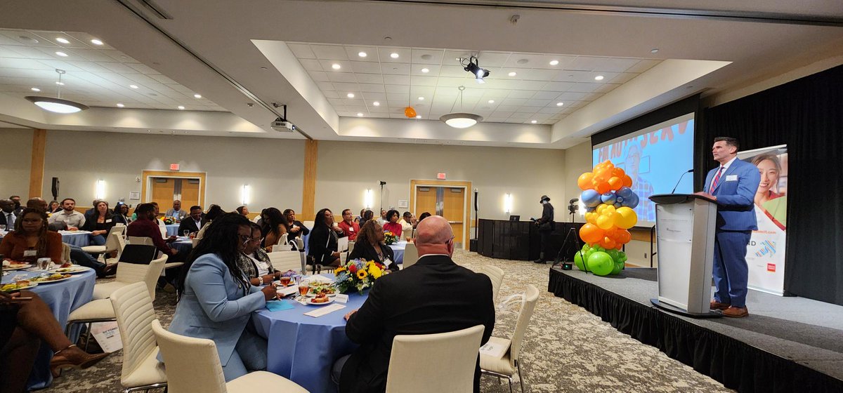 JoseDAlvarez's tweet photo. Congratulations to the Foundation For The Carolinas &amp; @WellsFargo on wrapping the last gathering for the @BeyondOpenCLT small biz grant program. The impact resulted in going "beyond" with the distribution of $16.3M dollars though more than 400 grants awards.
#OpenForBusinessFund https://t.co/0tdvU01IAZ