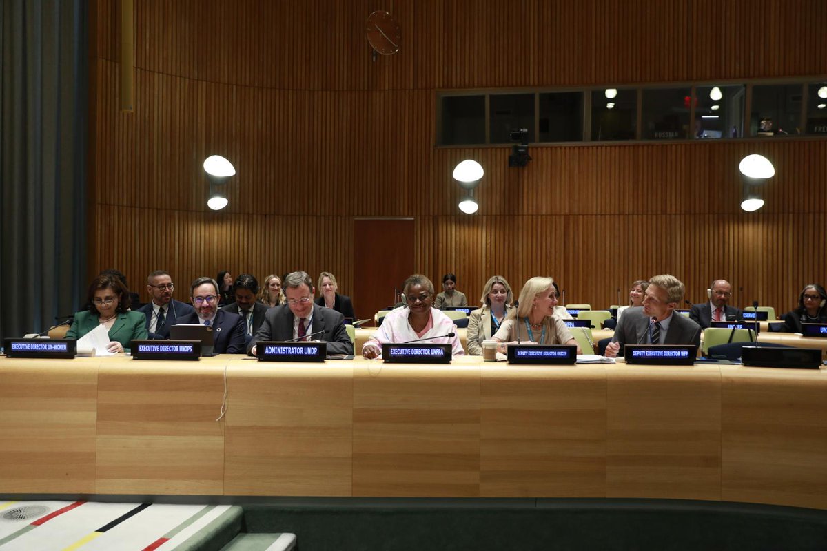 CarlSkau's tweet image. At the Joint Meeting of the Executive Boards of @UNDP, @UNFPA, @UNOPS, @UNICEF, @UN_Women and @WFP today.
Thank you WFP EB President @Elissa_Golberg for leading the dialogue on how to jointly meet the demands and challenges of a rapidly changing world.