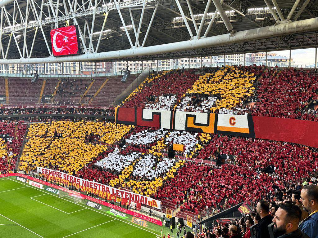 25 ile başlayan hikâye, 25. şampiyonluk ve 5. yıldızla taçlanmadan bitmezdi… Bitmedi! #5YıldızlıŞampiyon #ultrAslanUNI