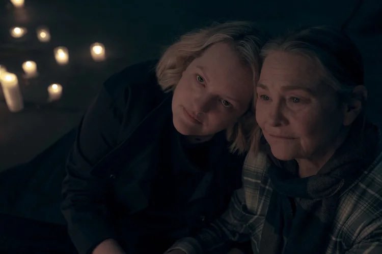 daily handmaid’s tale tweet media