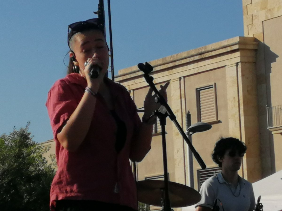 L' <a href="/aka_Julsx/">JULS</a> en directe en un dels concerts previs del Teta Fest a #Tarragona #concert_num 3897