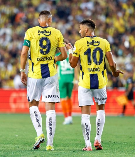 Veda bile edemedik doğru dürüst, öyle üzücü ki,
Ve tepki olacak diye sessizce gidiyorlar, 
Hiçbirimiz konuşmayalım bence bu utanc hepimize yeter
