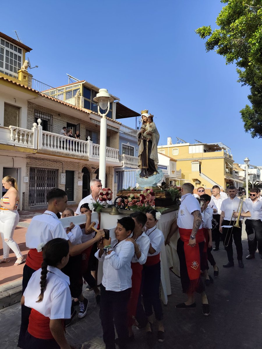 La Procesión Infantil de la #VirgenDelCarmen organizada por la Hermandad <a href="/carmenelpalo/">Hdad. Ntra. Sra. Virgen del Carmen El Palo</a> ha salido de SAFA-ICET y recorre ya las calles de #ElPalo. 
¡Viva la Virgen del Carmen! 🙏❤️🌹
#YoConSAFA
<a href="/fundacionsafa/">Fundación SAFA</a> <a href="/educsi/">Educación Jesuitas</a> <a href="/JesuitasESP/">Compañía de Jesús</a> <a href="/LdeFsj/">Líneas de Fuerza</a> <a href="/pastoralsj/">pastoralsj</a> <a href="/zoyderpalo/">ZOYDERPALO</a>