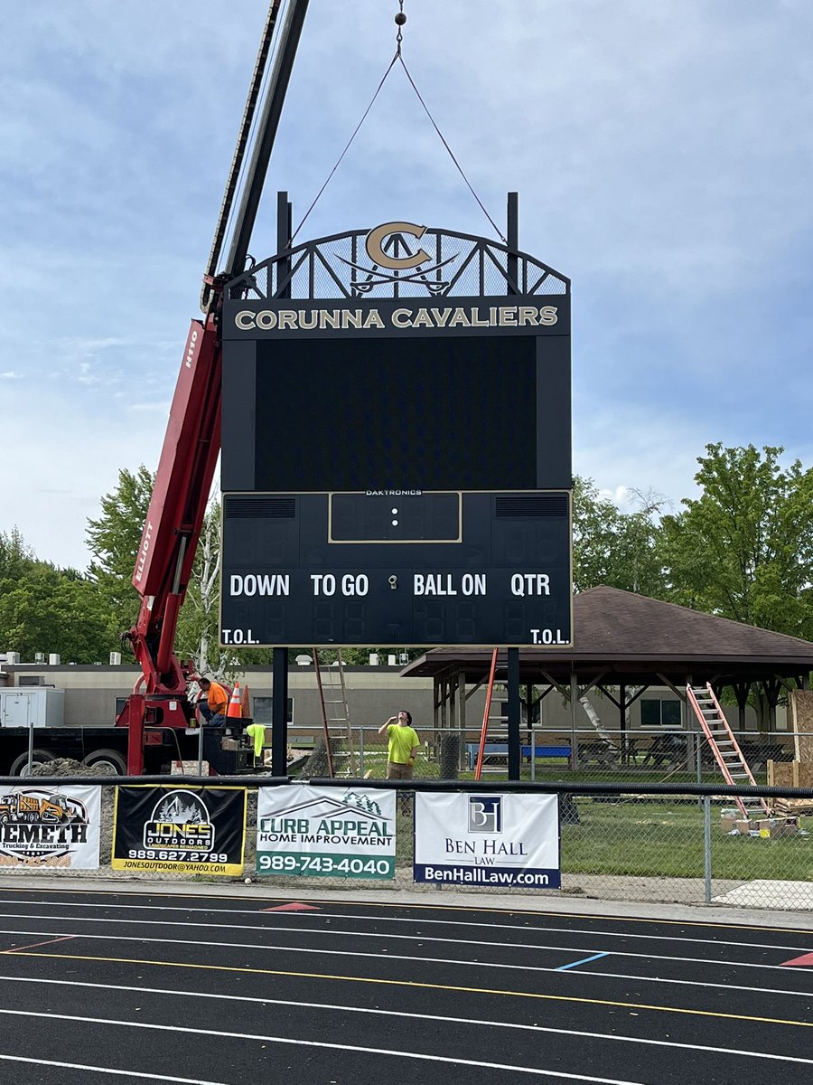 Exciting to see the new scoreboard and video board going up at Nick Annese Field!  
Can’t wait to see it in action this Fall!
#ItsGreatToBeGold