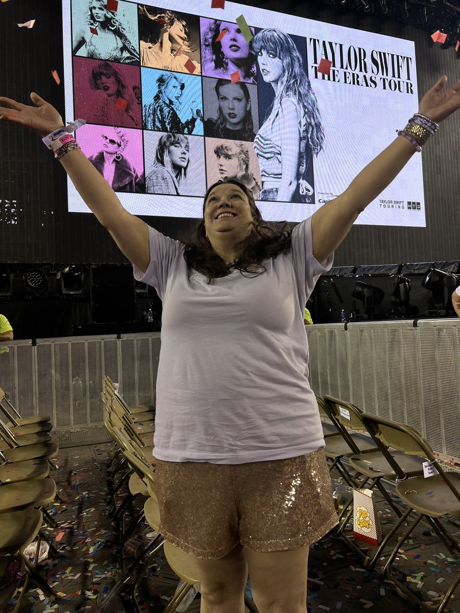 weallgotcrowns7's tweet photo. proud to be one of the reasons why taylor was able to buy her masters back 🥹🫶🏼 #TSTheErasTour @taylorswift13 @taylornation13 https://t.co/SEoKtTlaeC