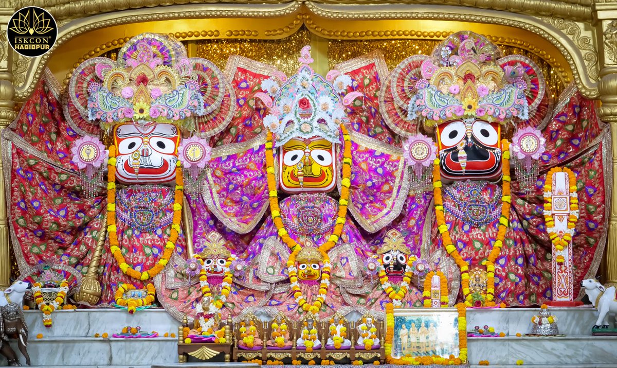 ISKCONHabibpur's tweet photo. 💕𝑯𝒂𝒓𝒆 𝑲𝒓𝒊𝒔𝒉𝒏𝒂💕
𝑇𝑜𝑑𝑎𝑦'𝑠🙏𝐷𝑎𝑟𝑠ℎ𝑎𝑛𝑠

✿𝑺𝒓𝒊 𝑺𝒓𝒊 𝑹𝒂𝒅𝒉𝒂 𝑴𝒂𝒅𝒉𝒂𝒗
✿𝑱𝒂𝒈𝒂𝒏𝒏𝒂𝒕𝒉 𝑩𝒂𝒍𝒂𝒅𝒆𝒗 𝑺𝒖𝒃𝒉𝒂𝒅𝒓𝒂
✿𝑮𝒂𝒖𝒓-𝑵𝒊𝒕𝒂𝒊,𝑺𝒓𝒊𝒍𝒂 𝑷𝒓𝒂𝒃𝒉𝒖𝒑𝒂𝒅𝒂

🏵️30May'25🏵️

#ISKCON #SrilaPrabhupada #SanatanDharma #harekrishna #God https://t.co/N6IbfN9212