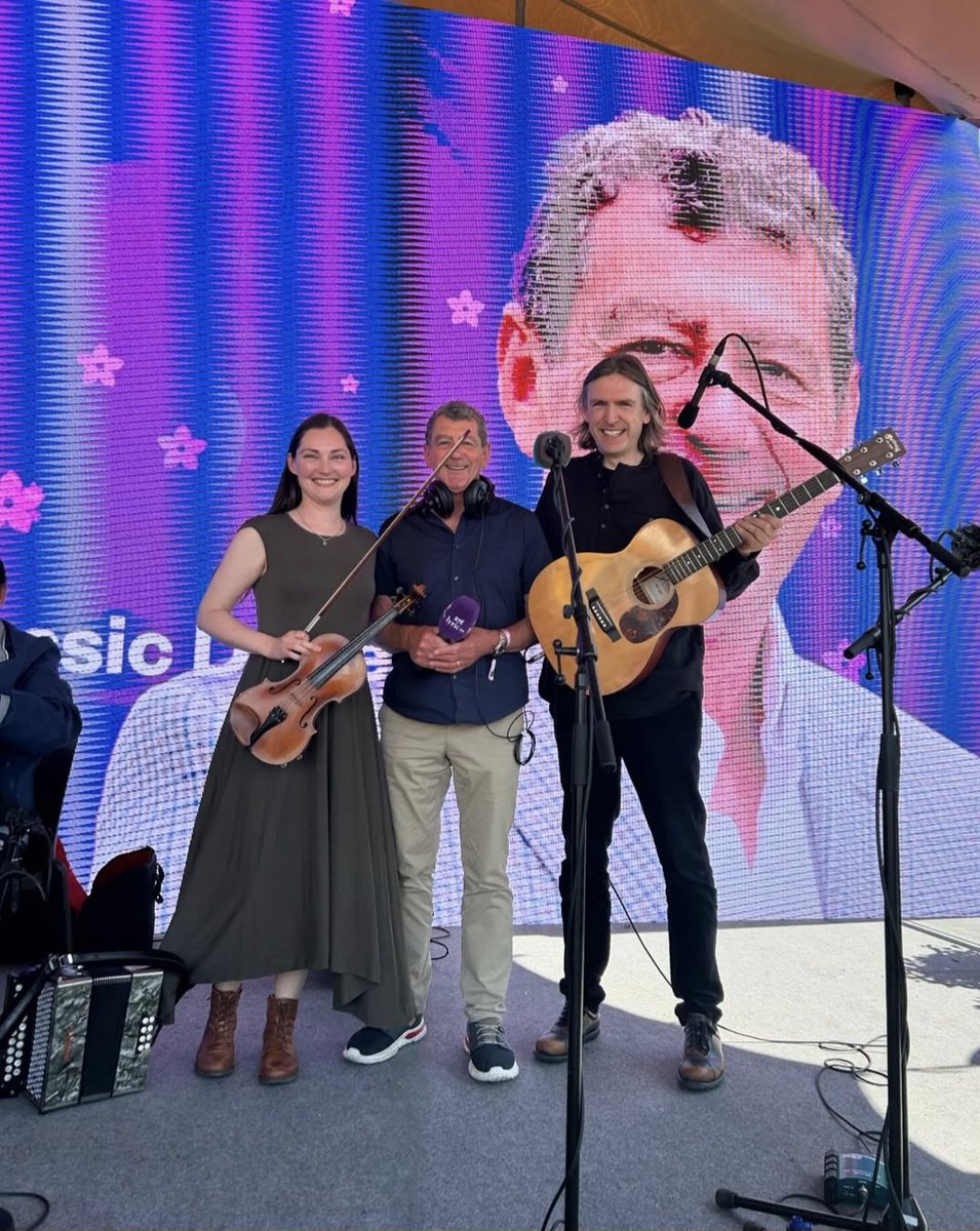 Zoë Conway (@zoeconwayfiddle) on Twitter photo LOVED our day at Bloom and even had time to wander after our slot on live radio!!!
Thanks to all at RTÉ lyric fm and Lorcan Murray for the warm welcome!! 🏵
<a href="/RTElyricfm/">RTÉ lyric fm</a> <a href="/LyricLorcan/">Lorcan Murray</a>
#folkduo #livemusic #radio #bordbiabloom #irishmusic #irishradio #fiddle #guitar LOVED our day at Bloom and even had time to wander after our slot on live radio!!!
Thanks to all at RTÉ lyric fm and Lorcan Murray for the warm welcome!! 🏵
<a href="/RTElyricfm/">RTÉ lyric fm</a> <a href="/LyricLorcan/">Lorcan Murray</a>
#folkduo #livemusic #radio #bordbiabloom #irishmusic #irishradio #fiddle #guitar