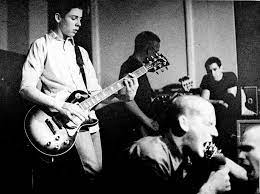 Fabri210 (@fabrizio_50714) on Twitter photo Hoy a las 23hs en "Punk, Paredón y New Wave" por <a href="/RadioBelcha/">Radio Belcha</a> escucharemos a:
🟠 Agent Orange: Banda formada en California en 1979 con raíces Surf.
🔵 Minor Threat: Hardcore proveniente de Washington D.C., de corta carrera pero gran influencia. Hoy a las 23hs en "Punk, Paredón y New Wave" por <a href="/RadioBelcha/">Radio Belcha</a> escucharemos a:
🟠 Agent Orange: Banda formada en California en 1979 con raíces Surf.
🔵 Minor Threat: Hardcore proveniente de Washington D.C., de corta carrera pero gran influencia.