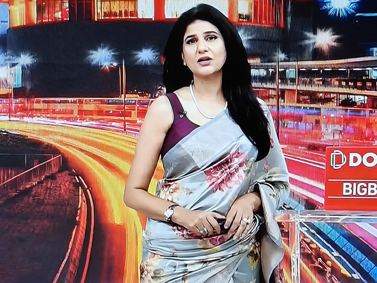 Wishing everyone's favourite <a href="/ShobhnaYadava/">Shobhna Yadav</a> आप को
हिंदी पत्रकारिता दिवस की शुभकामनाएं!! 💐
Lovely to see you bring back beautiful saree for your shows and hope you stick with them now
#sareelove #sareeanchor #sareesonair #sareestowork #sareepact <a href="/ZeeNews/">Zee News</a> 
#Rajpath #BaatPateKi