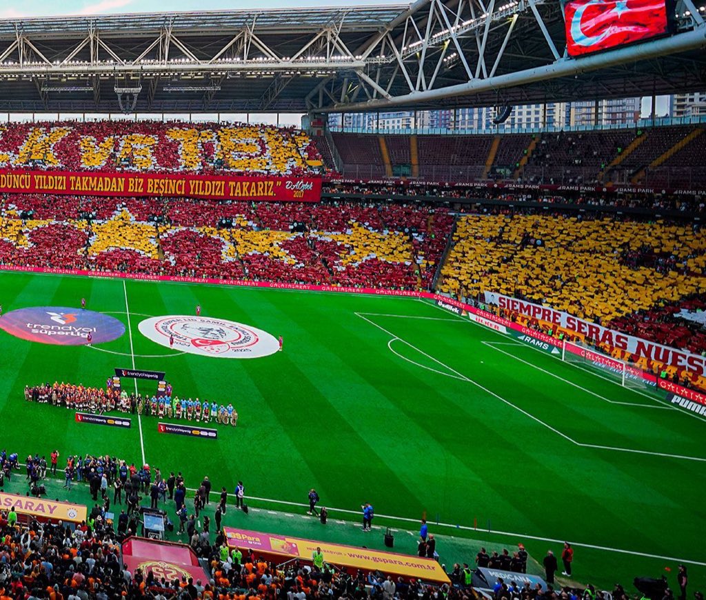 uAYurtici's tweet photo. İLK VE TEK! ⭐️⭐️🌟⭐️⭐️

#5YıldızlıŞampiyon

#ultrAslan https://t.co/Nae5u65o6P