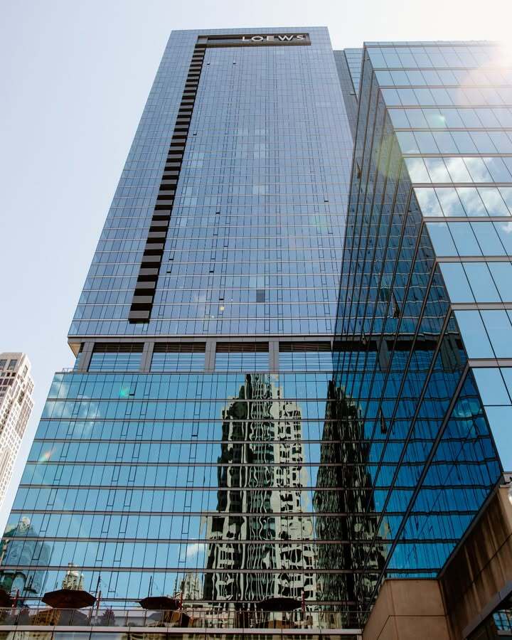 Loews_Hotels's tweet image. Rooftop season is officially here at #LoewsChicagoHotel. Sip on refreshing cocktails, savor delicious bites, and soak up stunning city views at #StreetervilleSocial. bit.ly/4dFDPK1.

#ChicagoHotels #ExperienceChicago

📸: @_teresawilliams